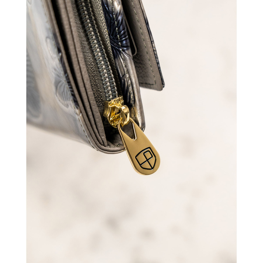 Pojemny portfel damski ze skóry naturalnej w srebrnym kolorze zamykany na zatrzask - Peterson - obrazek 12