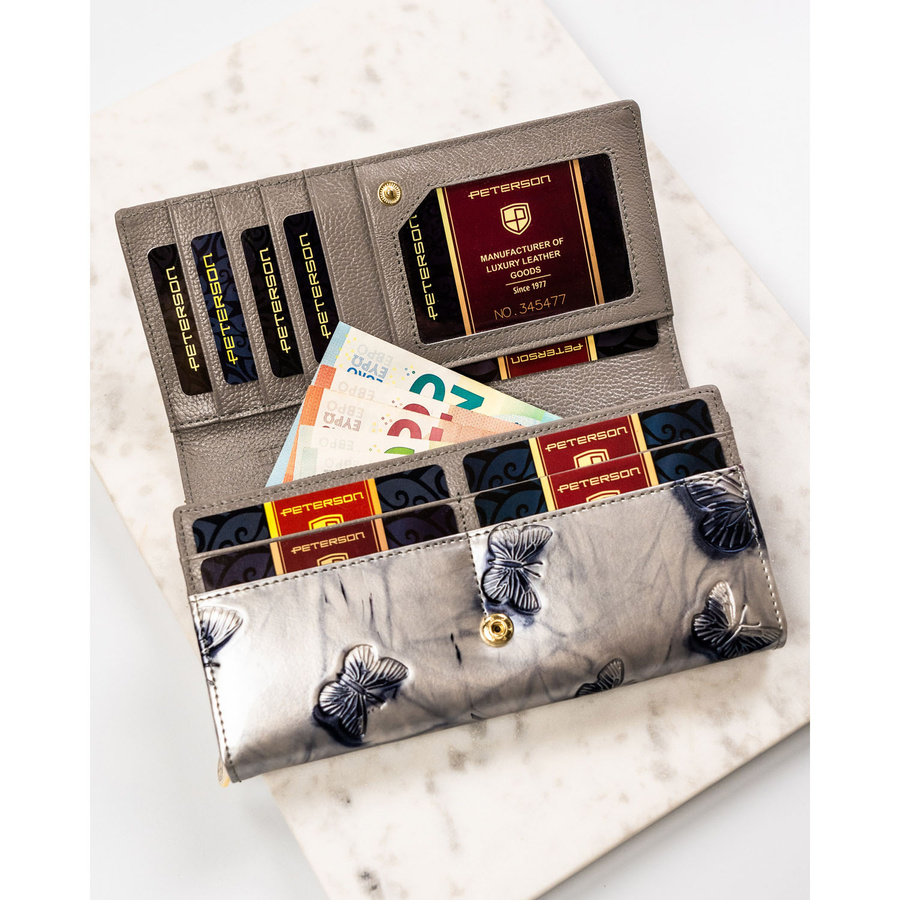 Pojemny portfel damski ze skóry naturalnej w srebrnym kolorze zamykany na zatrzask - Peterson - obrazek 7