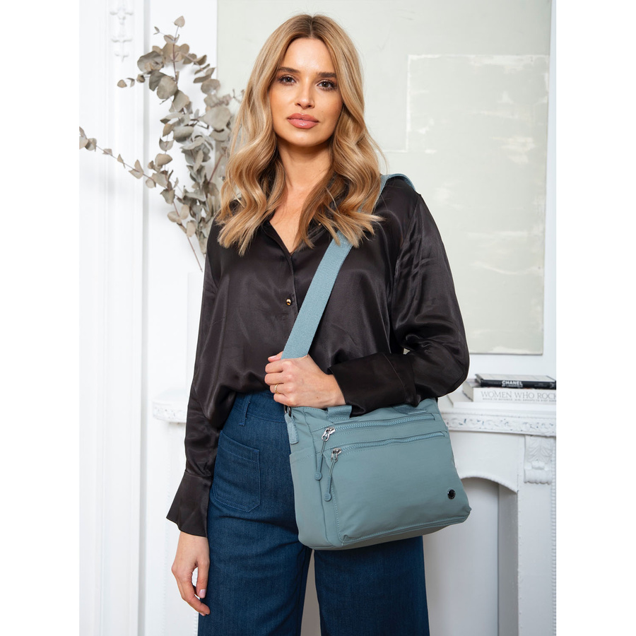 Niebieska, mała shopperka damska z poliestru z kieszeniami zamykanymi na suwak - Peterson - obrazek 2