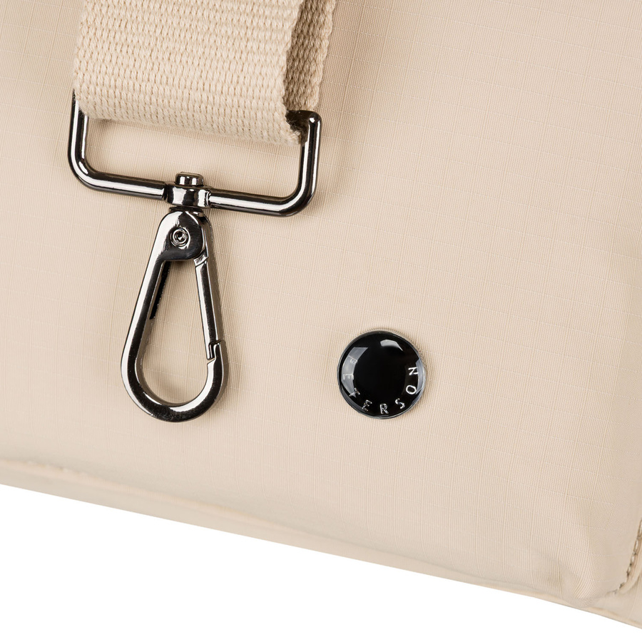 Niewielka shopperka damska z poliestru w beżowym kolorze z dopinanym paskiem - Peterson - obrazek 5