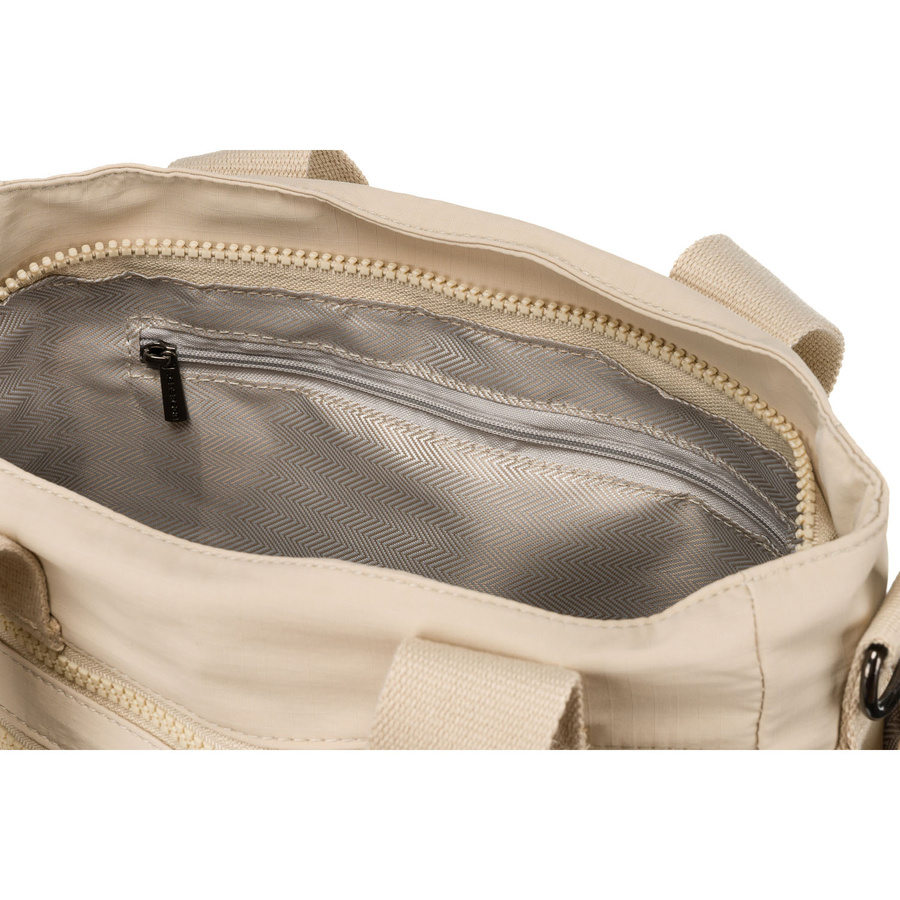 Niewielka shopperka damska z poliestru w beżowym kolorze z dopinanym paskiem - Peterson - obrazek 13