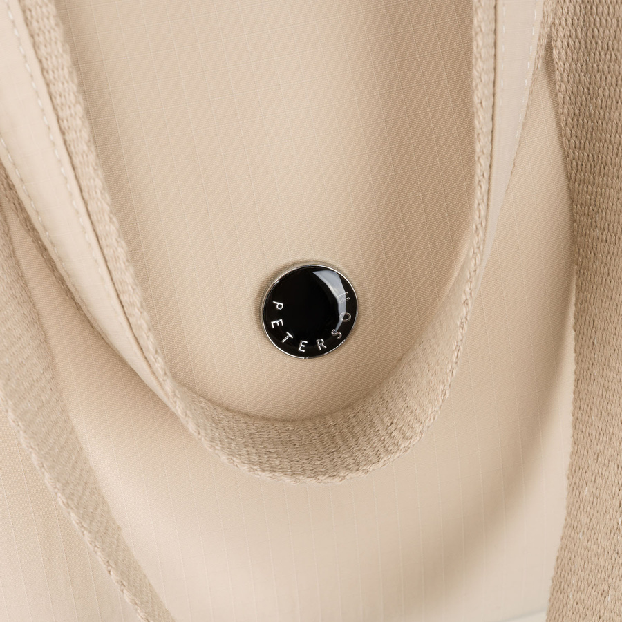 Beżowa shopperka damska z poliestru zawieszona na wygodnych uchwytach - Peterson - obrazek 9