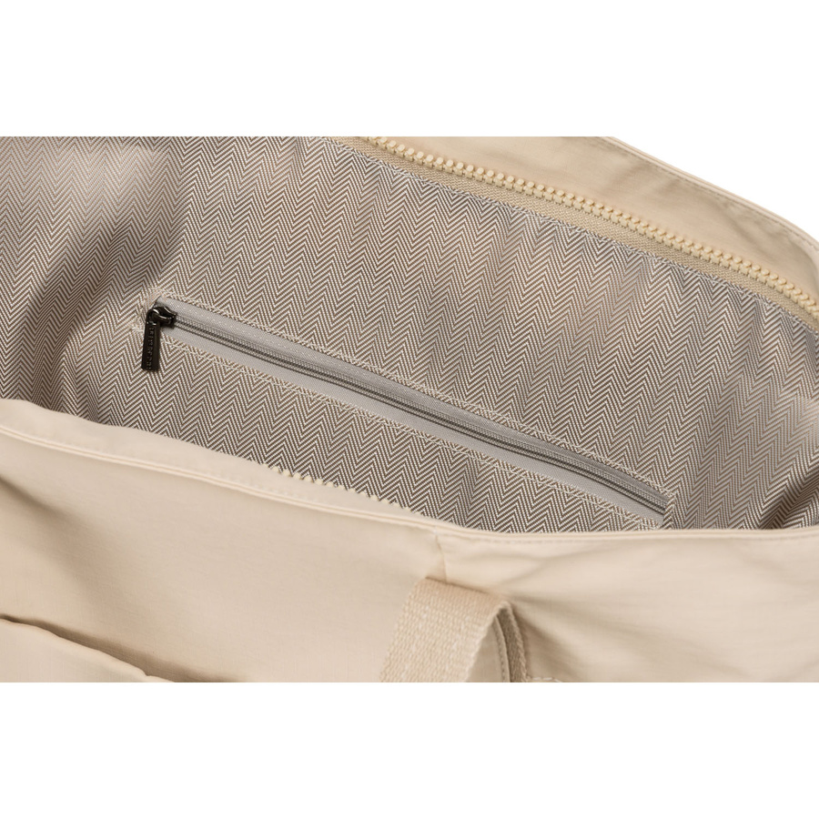 Beżowa shopperka damska z poliestru zawieszona na wygodnych uchwytach - Peterson - obrazek 11