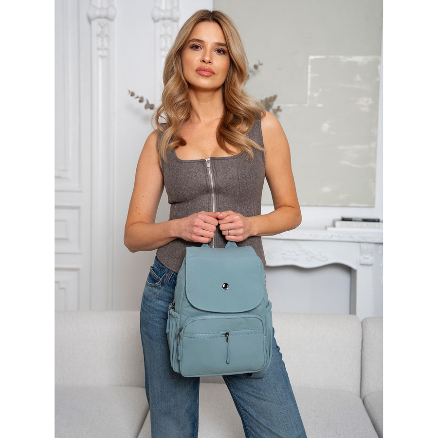 Niebieski plecak damski z poliestru z klapką zamykaną na magnes - Peterson - obrazek 3