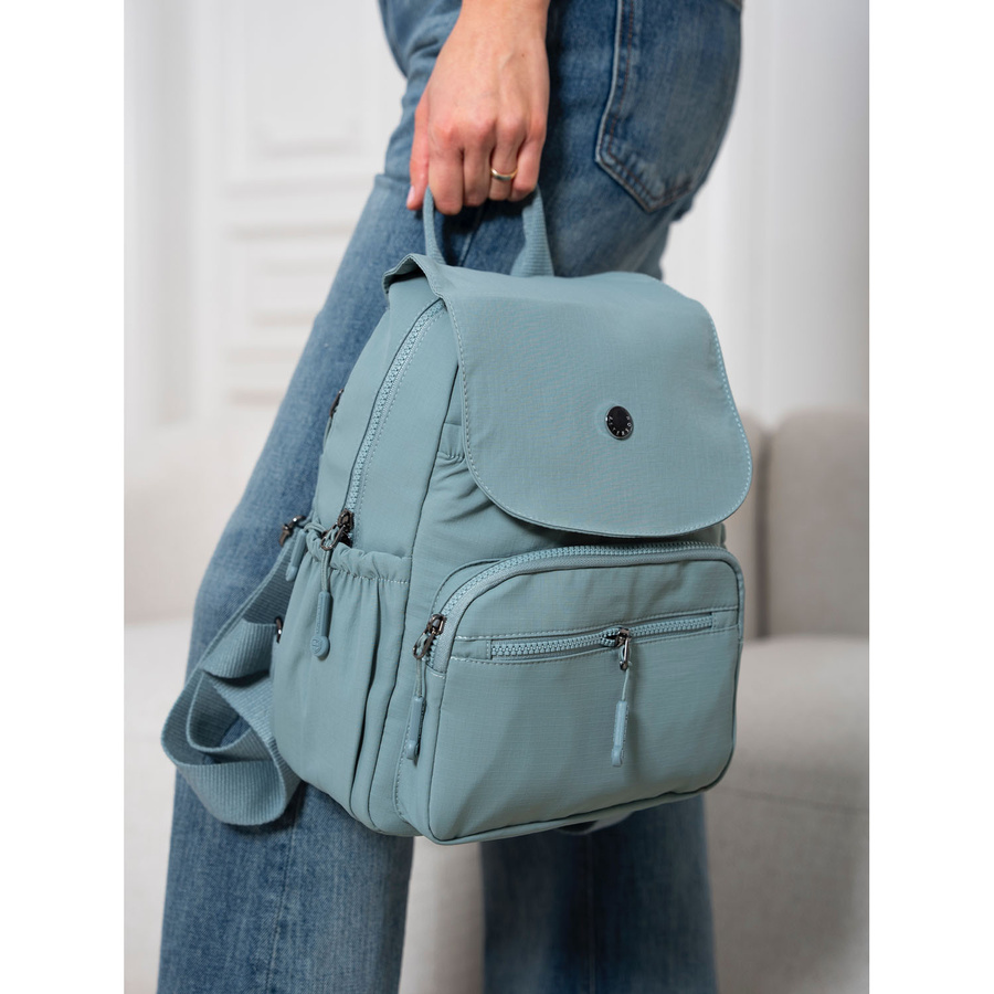 Niebieski plecak damski z poliestru z klapką zamykaną na magnes - Peterson - obrazek 9