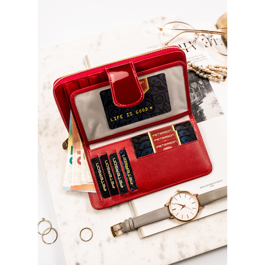 Lakierowany, pionowy skórzany portfel damski w czerwonym kolorze - Peterson - obrazek 6