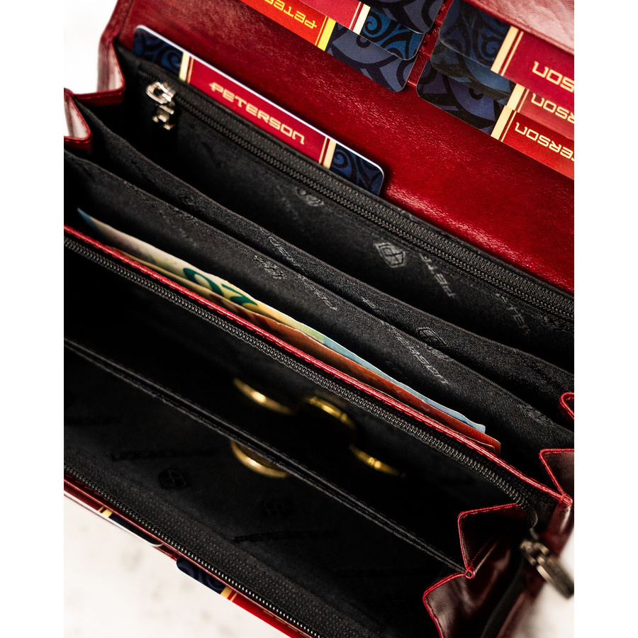 Duży portfel damski ze skóry naturalnej w czerwonym kolorze zamykany klapką na zatrzask - Peterson - obrazek 11