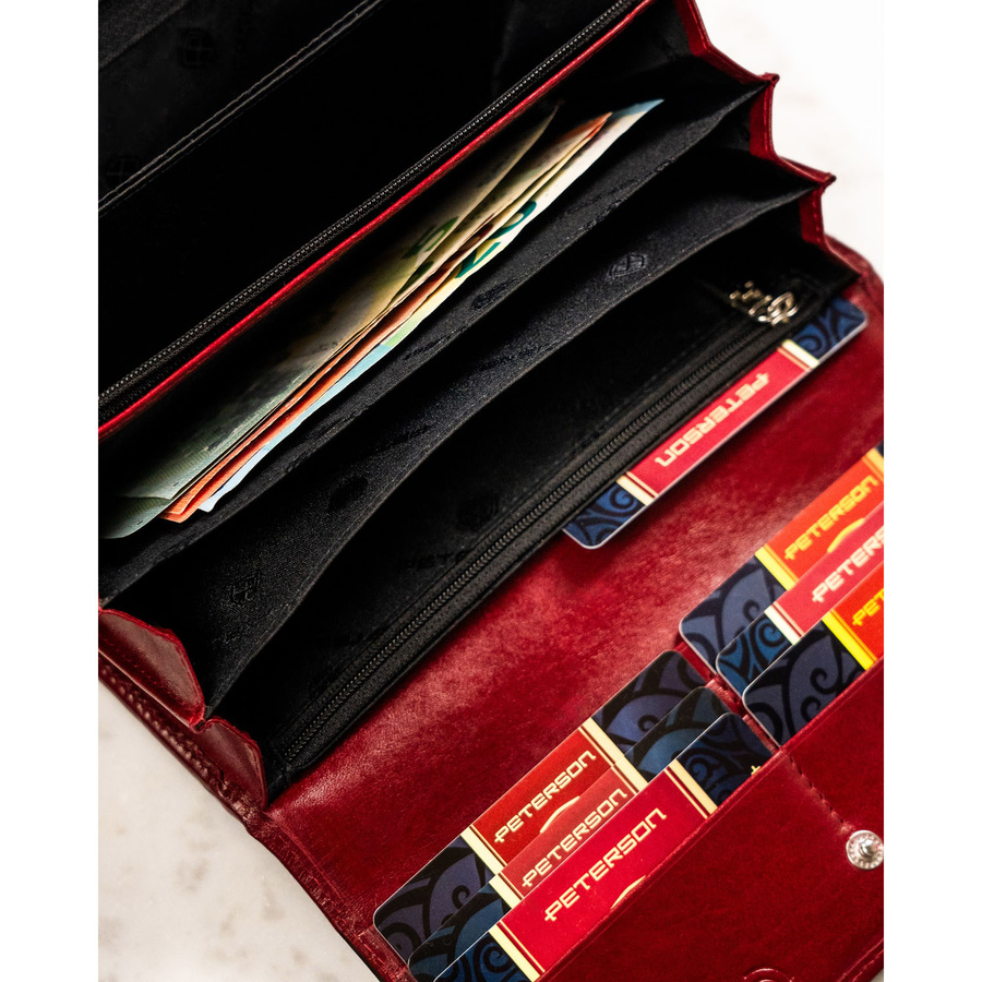 Duży portfel damski ze skóry naturalnej w czerwonym kolorze zamykany klapką na zatrzask - Peterson - obrazek 9