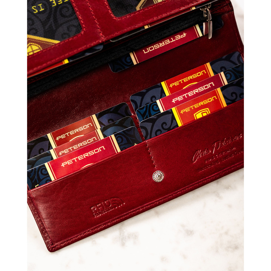 Duży portfel damski ze skóry naturalnej w czerwonym kolorze zamykany klapką na zatrzask - Peterson - obrazek 10