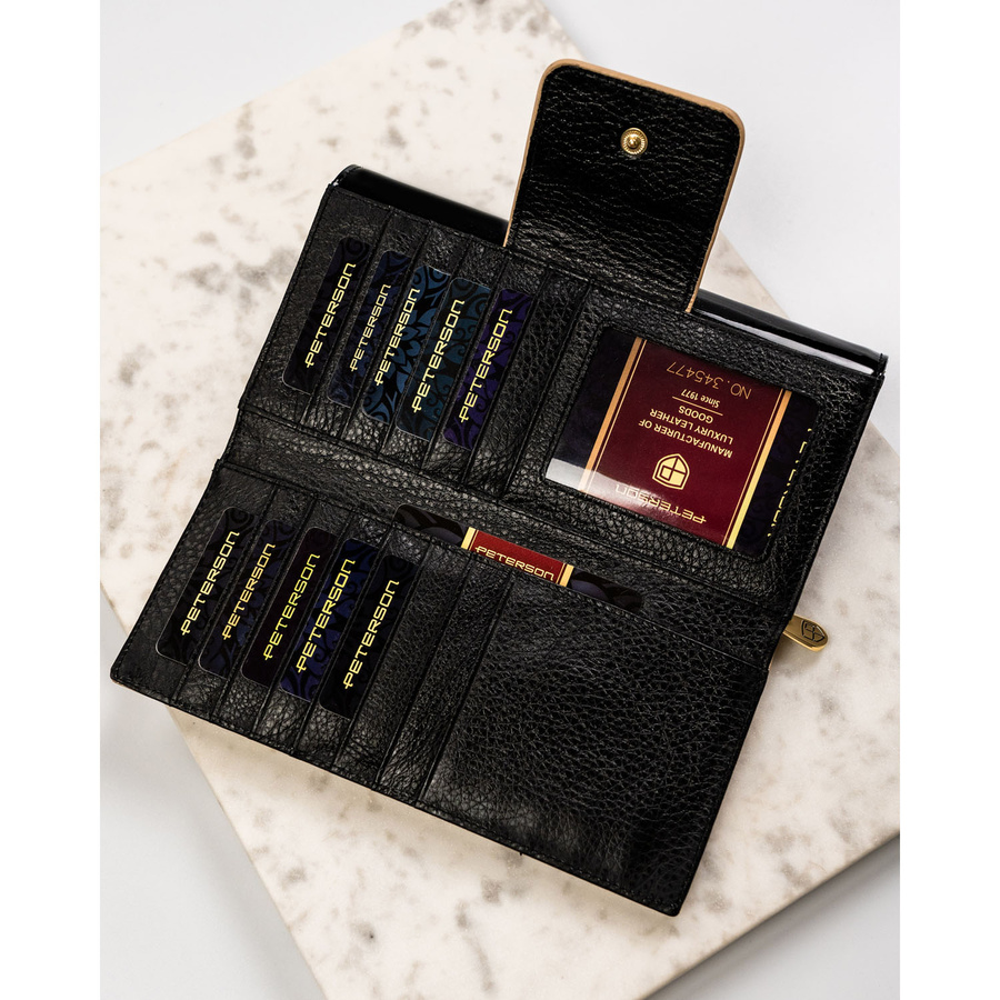 Portfel damski z lakierowanej skóry naturalnej w czarno-złotym kolorze, wyposażony w system RFID - Peterson - obrazek 8