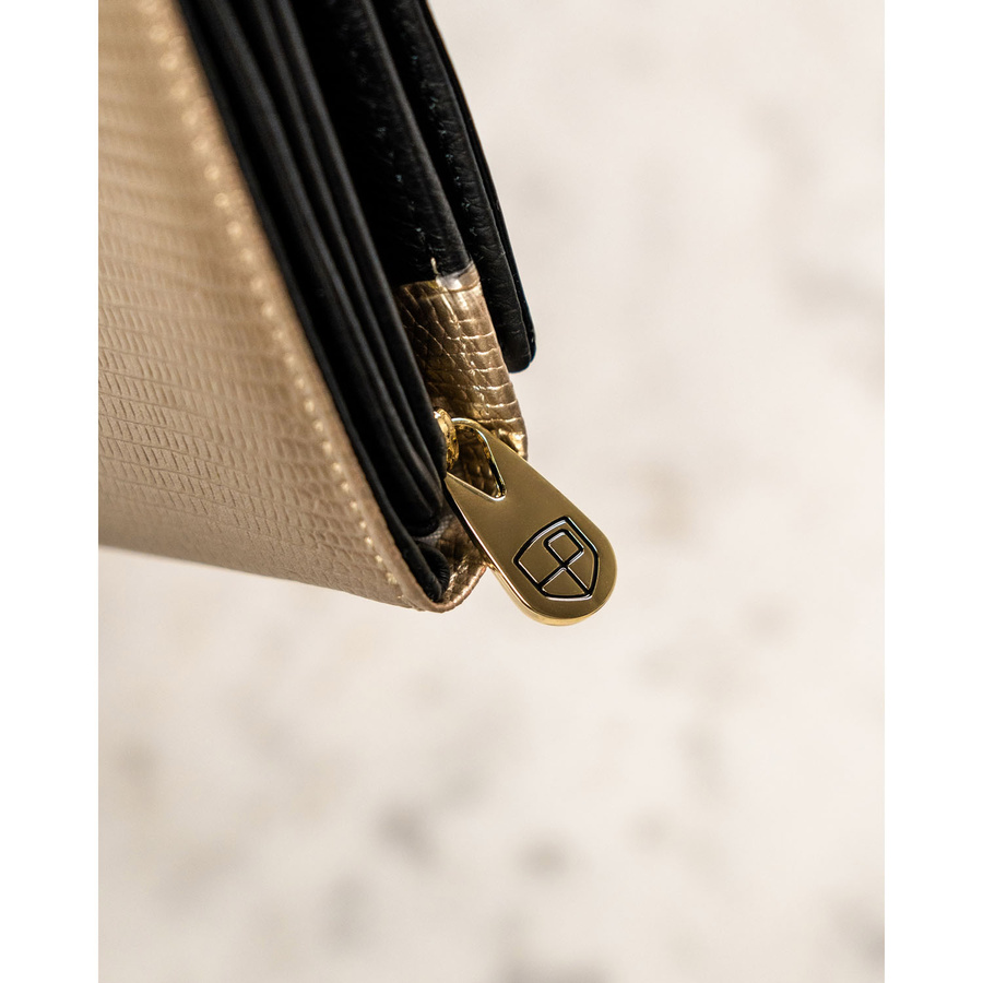 Portfel damski z lakierowanej skóry naturalnej w czarno-złotym kolorze, wyposażony w system RFID - Peterson - obrazek 14