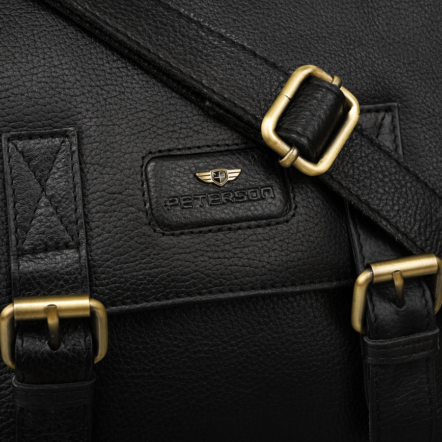 Klasyczna, czarna listonoszka męska ze skóry naturalnej zawieszona na regulowanym pasku - Peterson - obrazek 6