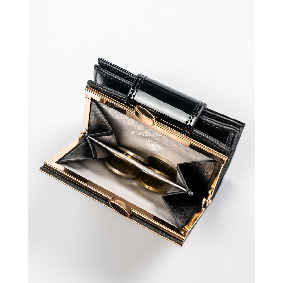 Mały portfel damski wykonany ze skóry naturalnej w czarno-złotym kolorze wyposażony w system RFID - Peterson - obrazek 10