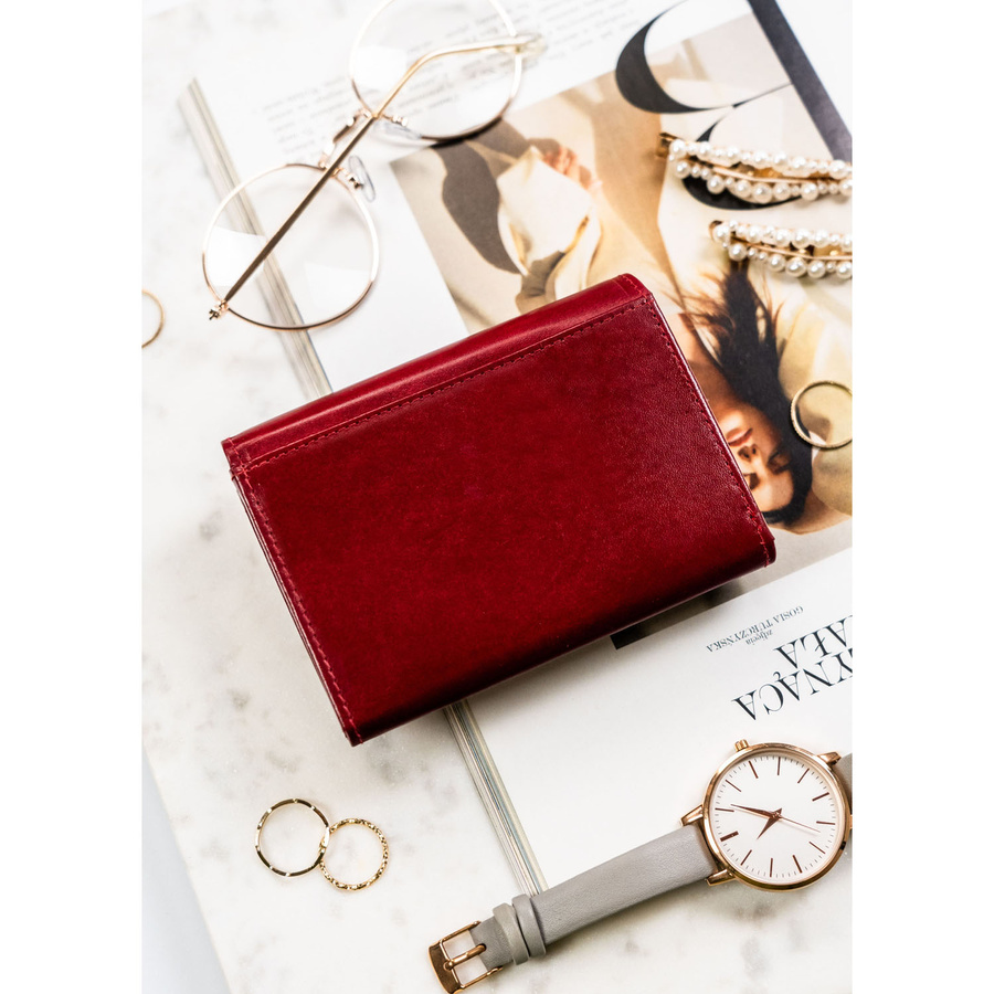 Klasyczny, skórzany portfel damski w czerwonym kolorze zamykany zatrzaskiem i biglem - Peterson - obrazek 5