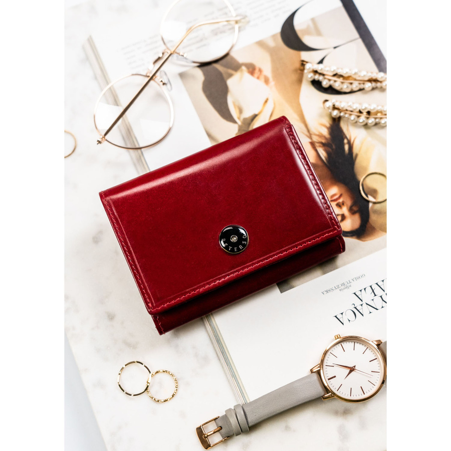 Klasyczny, skórzany portfel damski w czerwonym kolorze zamykany zatrzaskiem i biglem - Peterson - obrazek 3