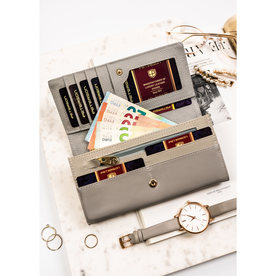 Poziomy portfel damski w kwiatowy wzór z wewnętrzną kieszonką na suwak - Peterson - obrazek 6