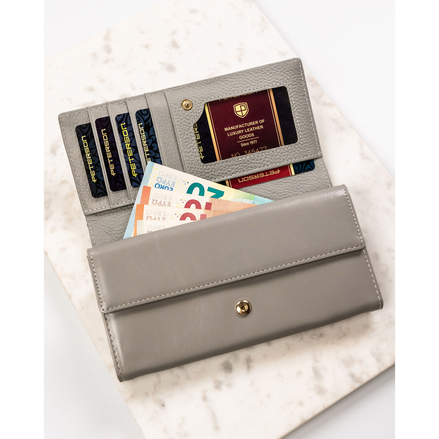 Portfel damski ze skóry naturalnej w kwiatowy wzór wyposażony w system RFID - Peterson - obrazek 7