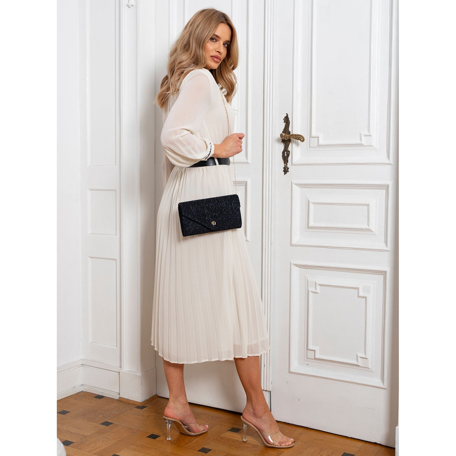 Brokatowa kopertówka damska w granatowym kolorze zawieszona na łańcuszku - Rovicky - obrazek 2