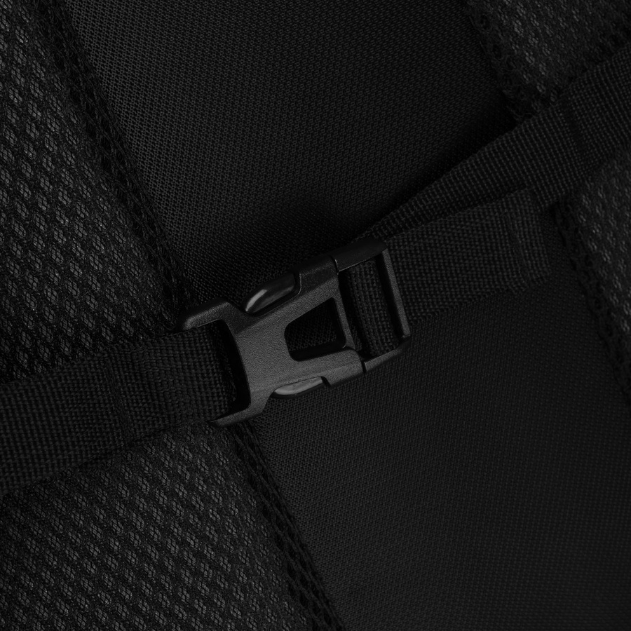 Czarny, turystyczny plecak z poliestru zawieszony na regulowanych szelkach - Peterson - obrazek 11