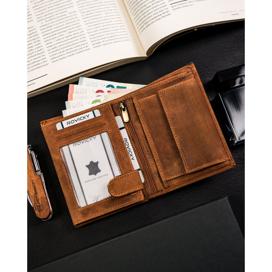 Skórzany portfel męski w kolorze brązowym bez zapięcia z tłoczeniem w kształcie psa - obrazek 5