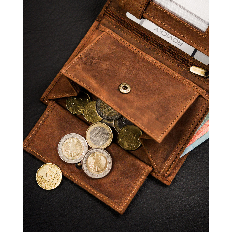 Skórzany portfel męski w kolorze brązowym bez zapięcia z tłoczeniem w kształcie psa - obrazek 9