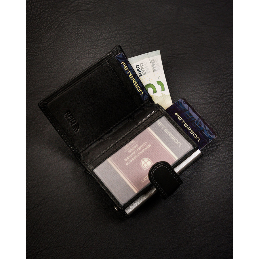 Mały portfel męski ze skóry naturalnej w czarnym kolorze zapinany zatrzaskiem - Peterson - obrazek 7