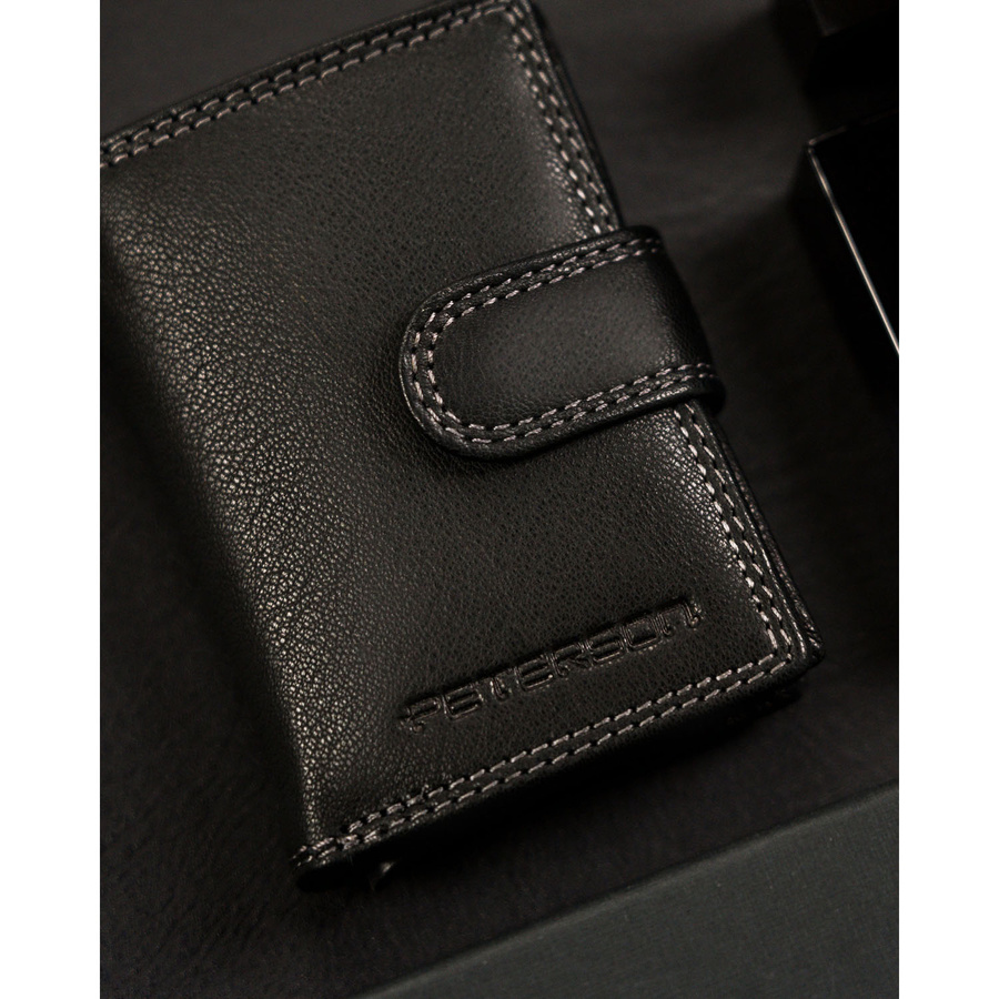 Mały portfel męski ze skóry naturalnej w czarnym kolorze zapinany zatrzaskiem - Peterson - obrazek 3