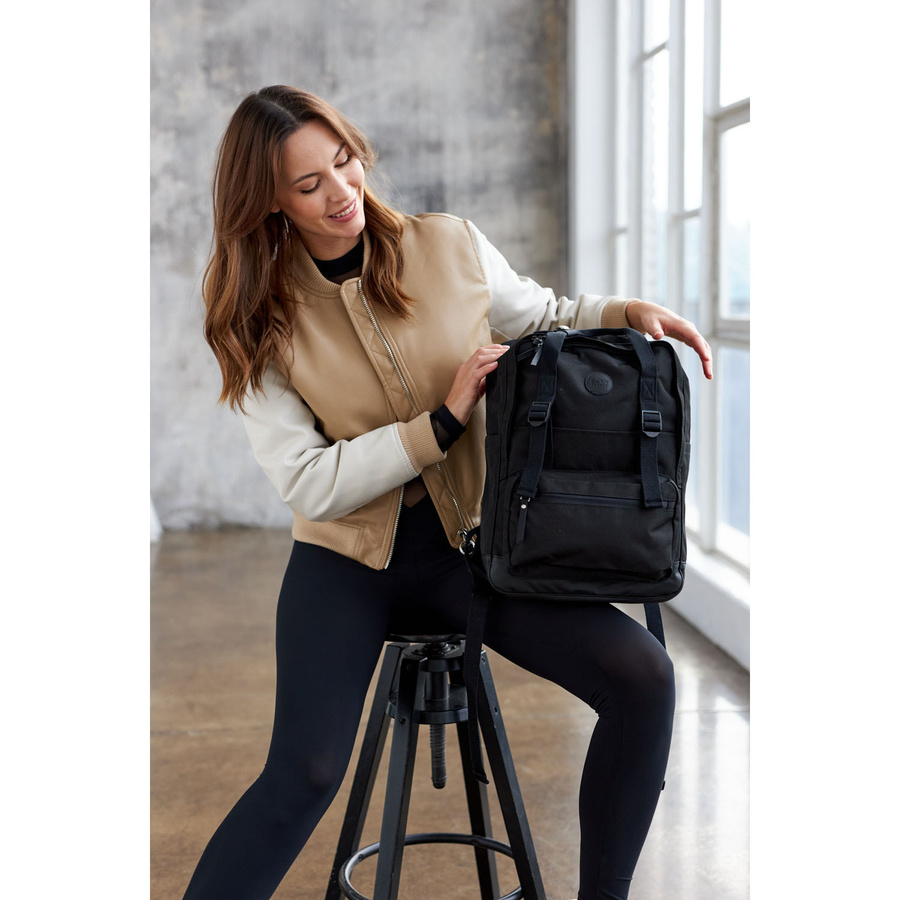 Czarny, praktyczny plecak miejski zamykany suwakami zawieszony na regulowanych szelkach - Himawari - obrazek 5