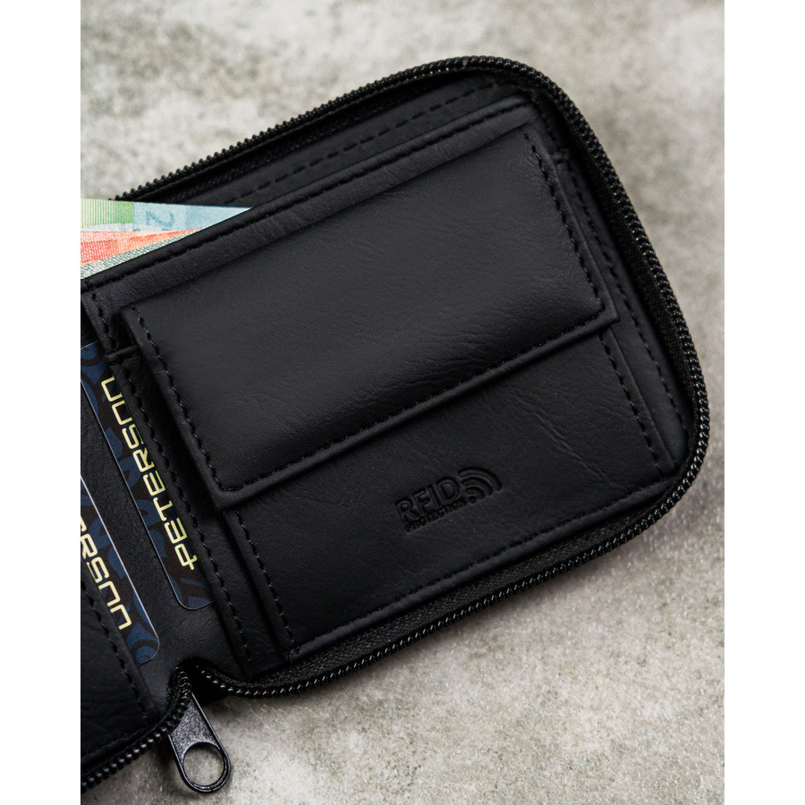 Portfel męski w czarnym kolorze z modnym, geometrycznym wzorem - Peterson - obrazek 8