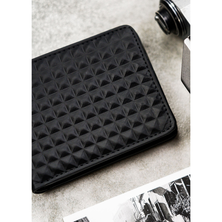 Czarny portfel męski z modnym, geometrycznym wzorem, bez zapięcia zewnętrznego - Peterson - obrazek 4