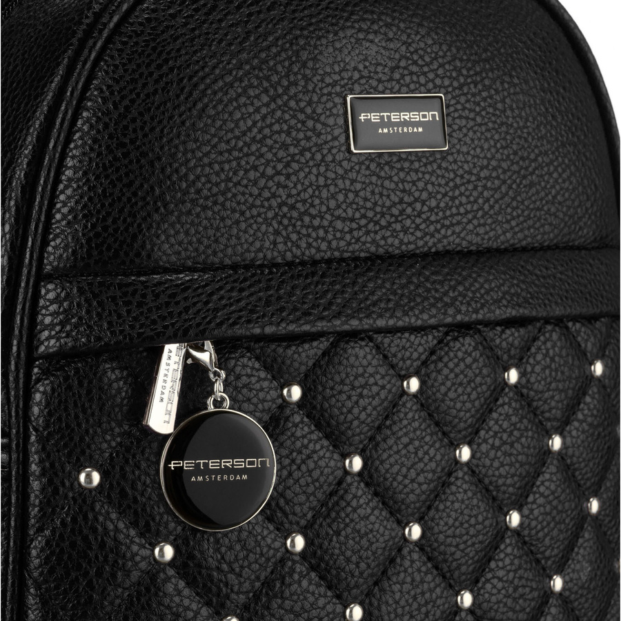 Elegancki czarny mały plecak damski zdobiony pikowaniem i srebrnymi nitami eko skóra Peterson - obrazek 3