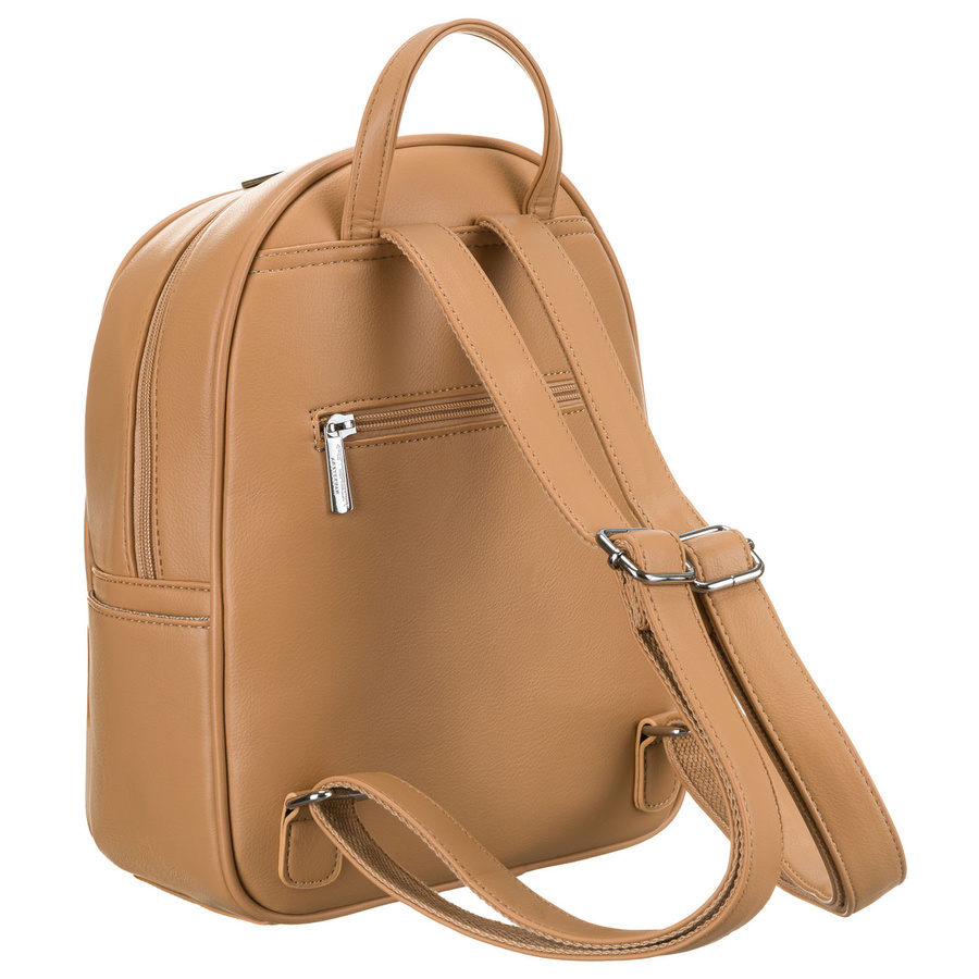 Mały pikowany beżowy plecak damski zdobiony srebrnymi nitami i modnym brelokiem eko skóra Peterson - obrazek 4