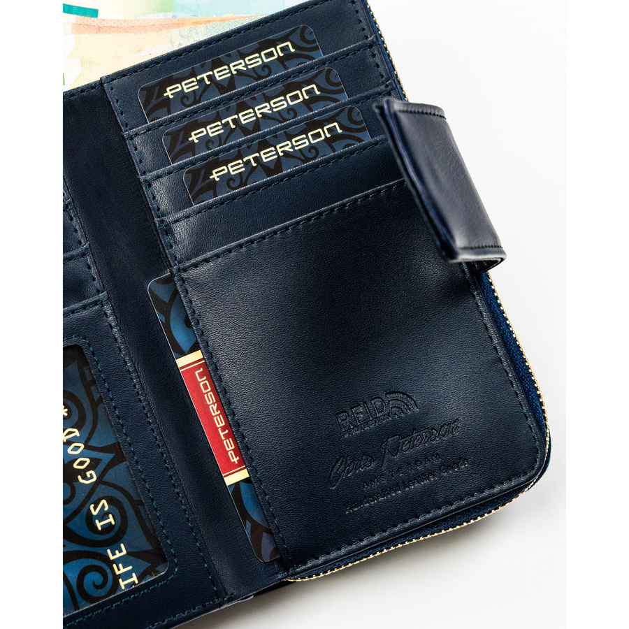 Portfel damski ze skóry ekologicznej zamykany na zatrzask i suwak. Portfel w granatowym kolorze - Peterson - obrazek 7