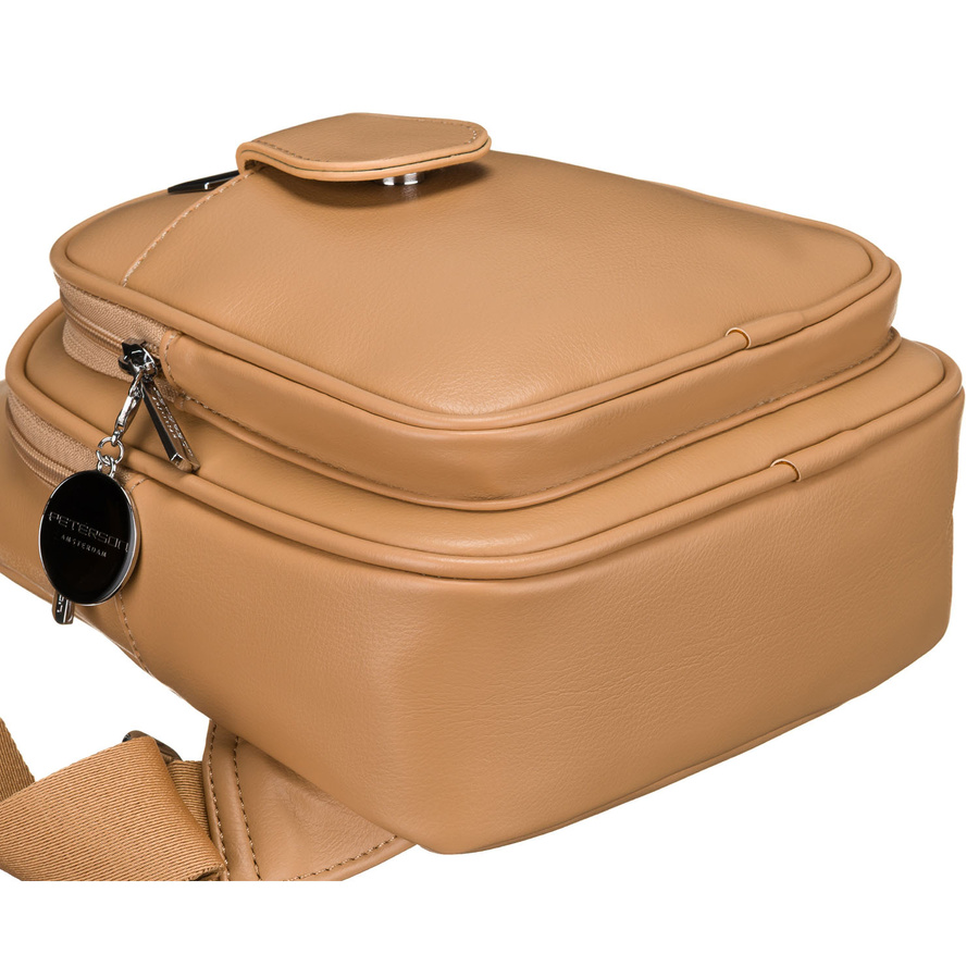 Sportowa beżowa saszetka damska na ramię nerka crossbody ze skóry ekologicznej Peterson - obrazek 5
